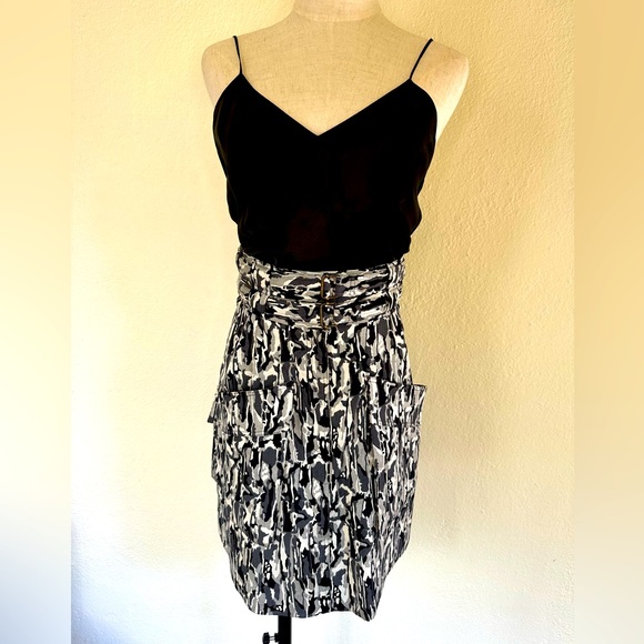 Fantastic graphic print black grey white skirt with self belt by Annelore NY. - Picture 2 of 7